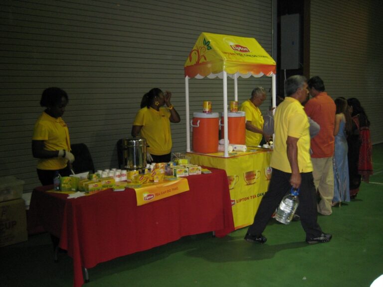 Lipton Tea ready to serve.